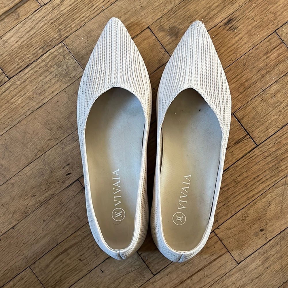 Vivaia Beige Flats